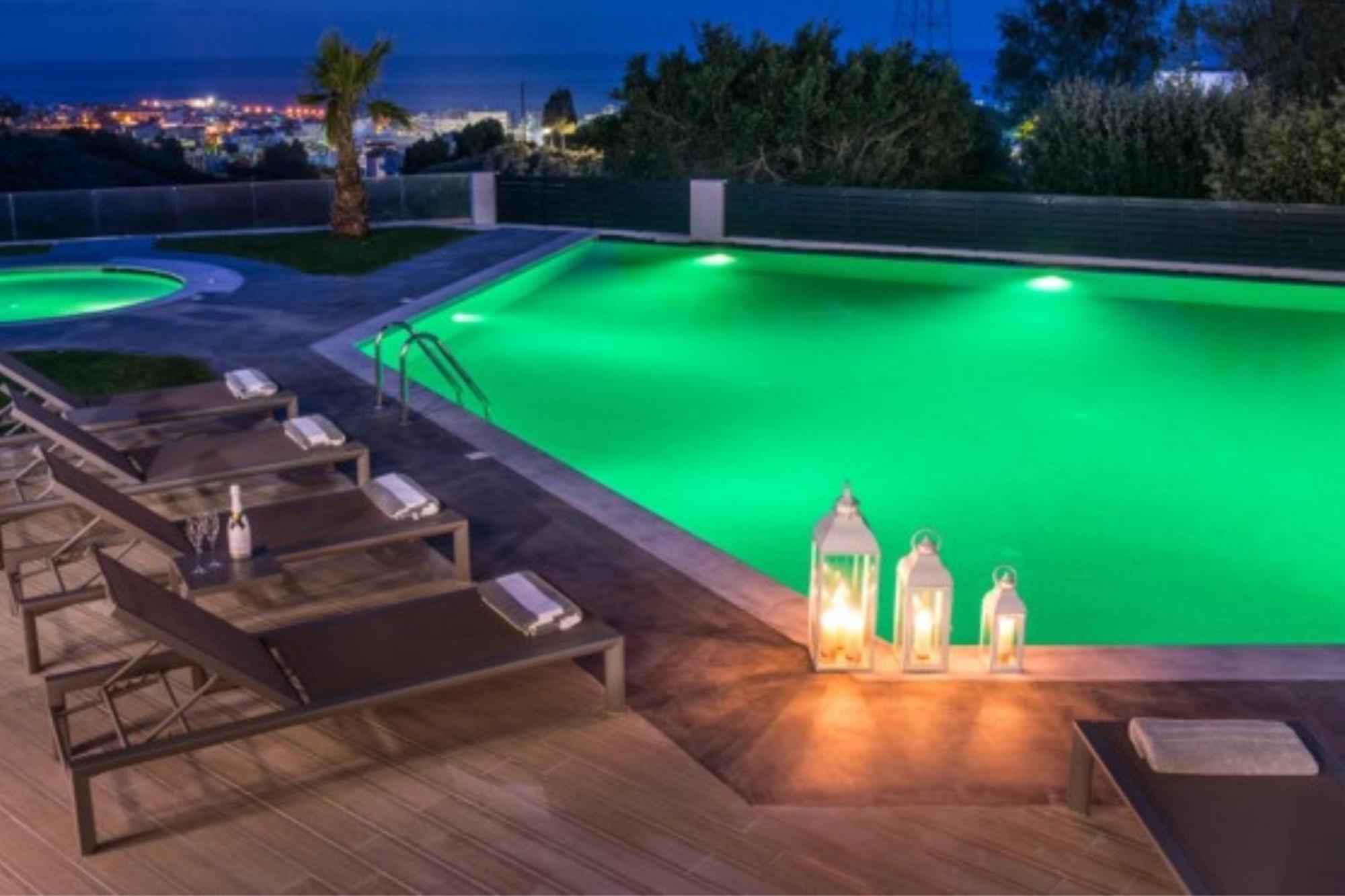 הרסוניסוס Orama Luxury Villa 4 Bedrooms With Private Pool מראה חיצוני תמונה