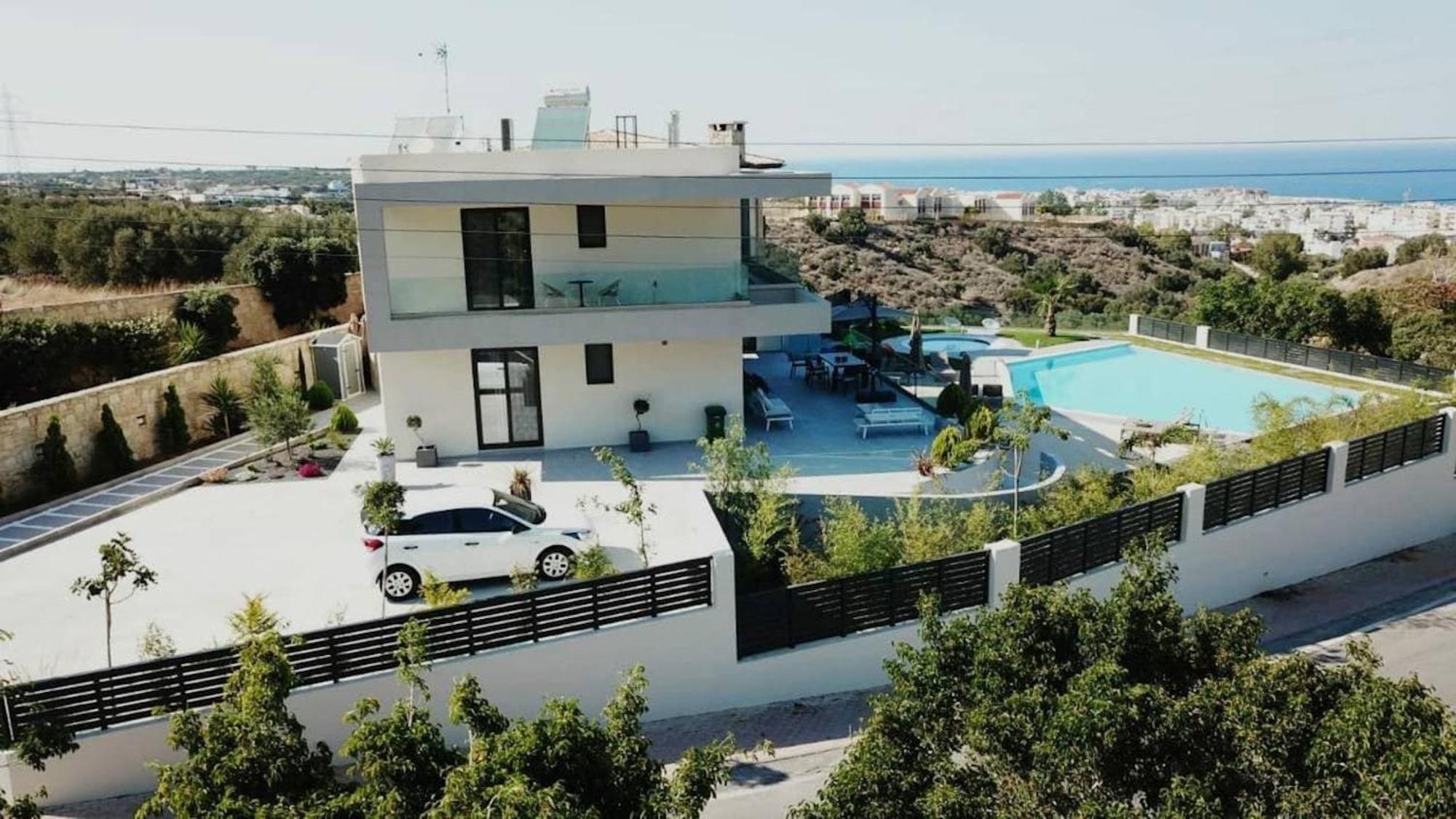 הרסוניסוס Orama Luxury Villa 4 Bedrooms With Private Pool מראה חיצוני תמונה